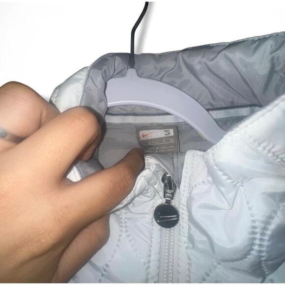Nike Women’s Quilted Puffer Jacket – White Lightweight Zip-Up (Size S) - Picture 4 of 5